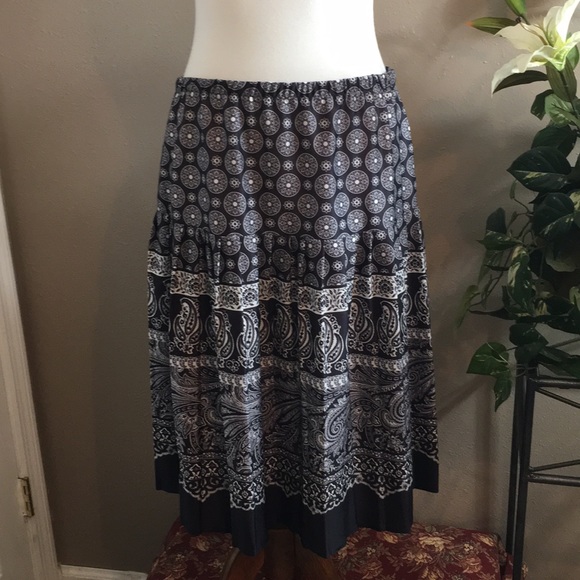 Dresses & Skirts - Black and White Printed Skirt